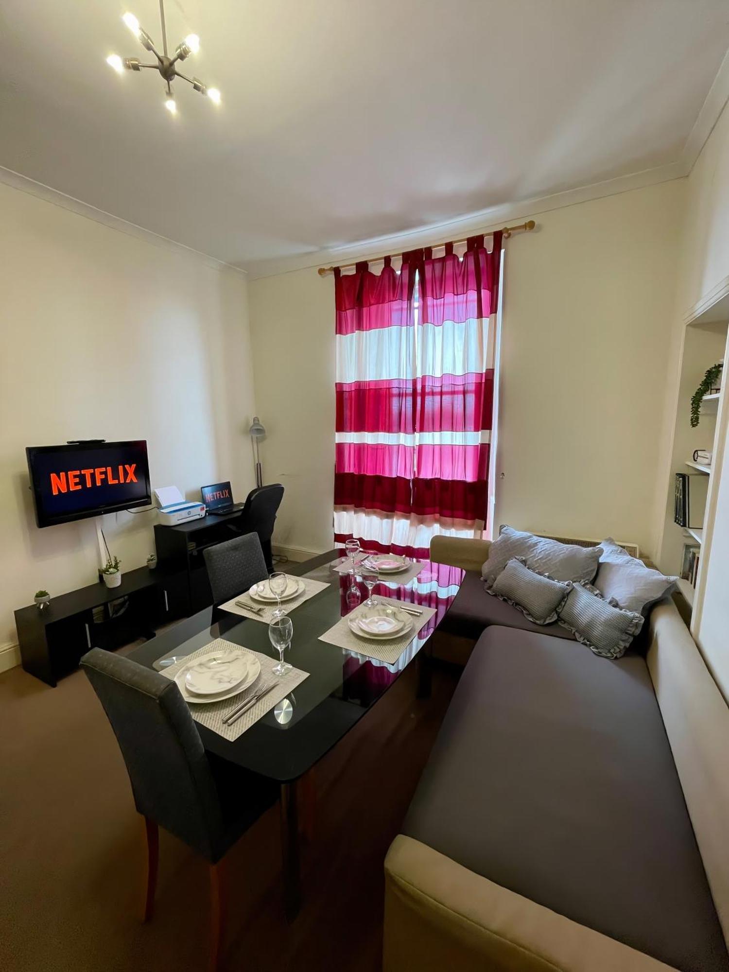 Comfy 2 Bedroom Flat Near Edinburgh City Center ภายนอก รูปภาพ